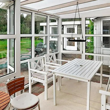 Two-bedroom Holiday In 9 *